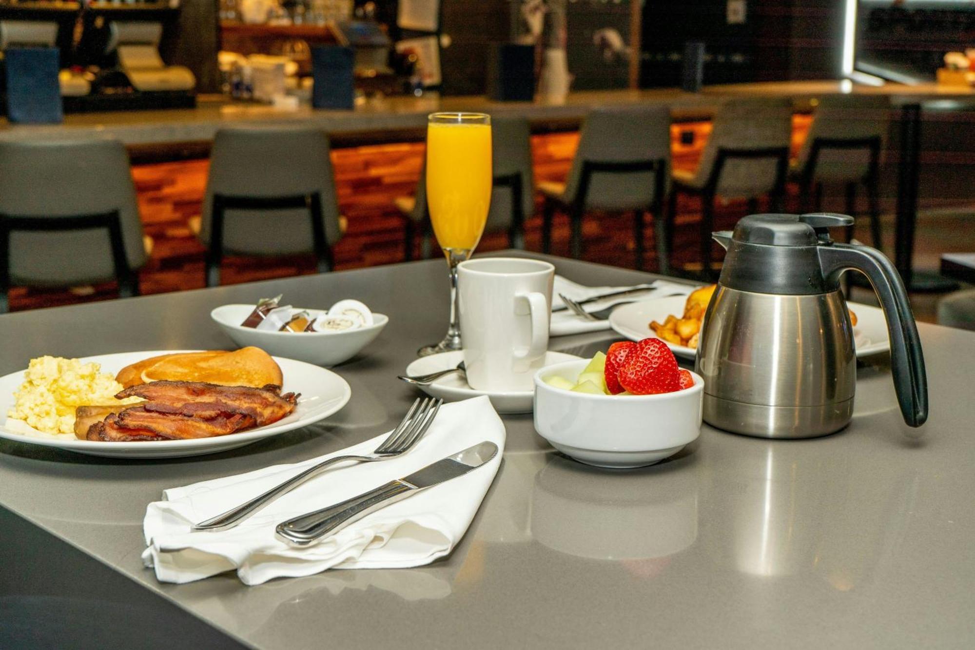 Toronto Marriott City Centre Hotel Dış mekan fotoğraf